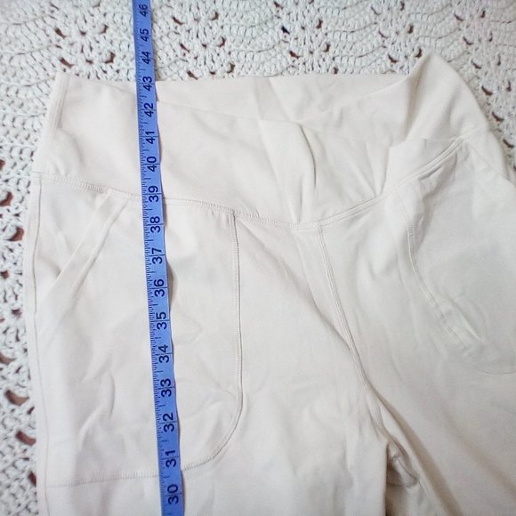 flex high rise leggings with pockets - Picture 2 of 6